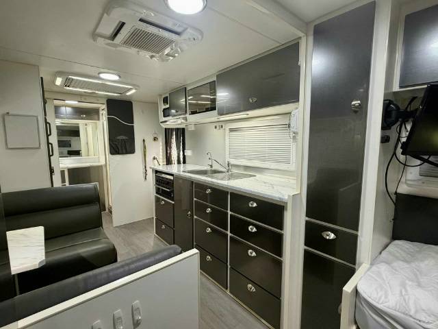 USED 2017 RETREAT FRASER SINGLE BEDS CARAVAN 2 AXLE