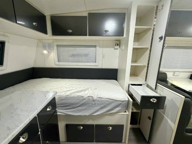 USED 2017 RETREAT FRASER SINGLE BEDS CARAVAN 2 AXLE