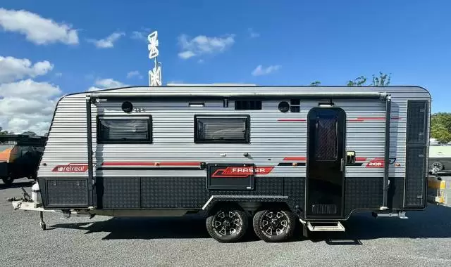 USED 2017 RETREAT FRASER SINGLE BEDS