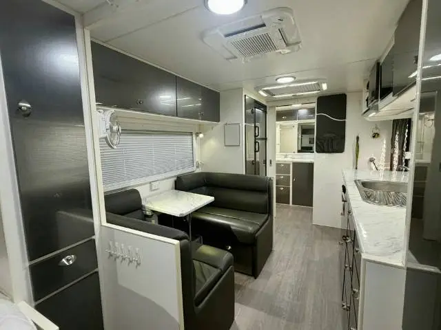USED 2017 RETREAT FRASER SINGLE BEDS