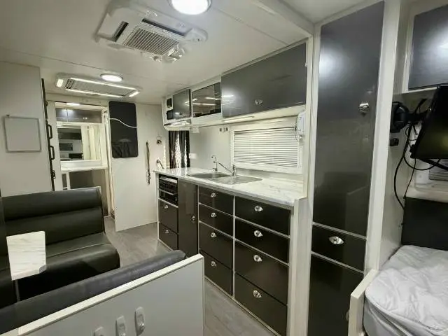 USED 2017 RETREAT FRASER SINGLE BEDS