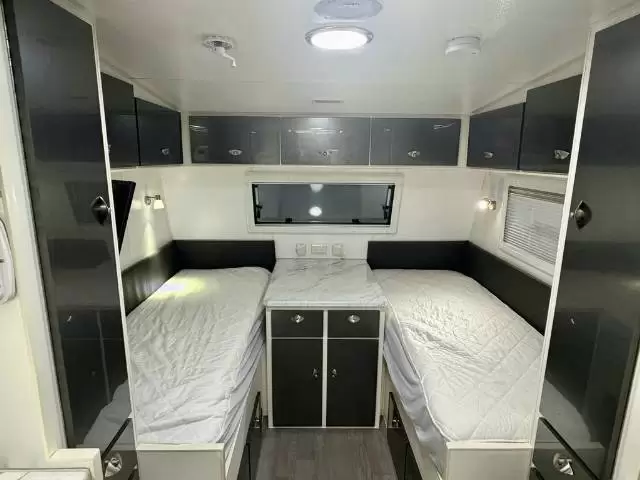 USED 2017 RETREAT FRASER SINGLE BEDS