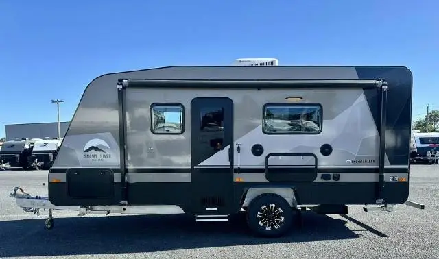 https://media-caravea.syd1.digitaloceanspaces.com/caravans/6EC17092/image-1.webp?q=xYw5VU56WU