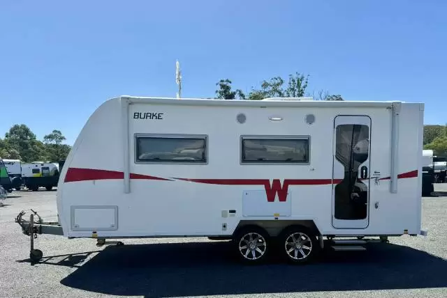 USED 2016 WINNEBAGO BURKE 580B