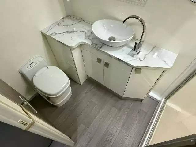 USED 2016 WINNEBAGO BURKE 580B