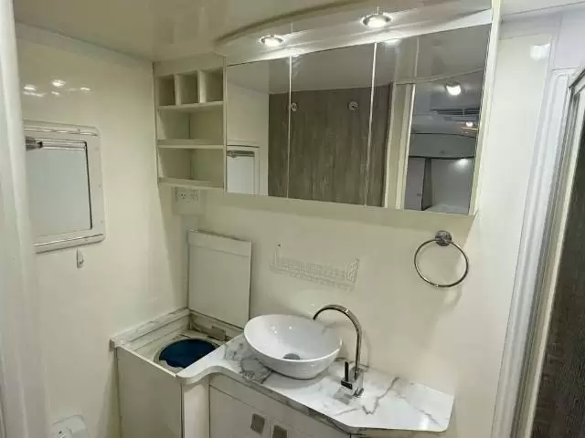 USED 2016 WINNEBAGO BURKE 580B