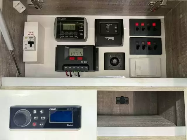 USED 2016 WINNEBAGO BURKE 580B