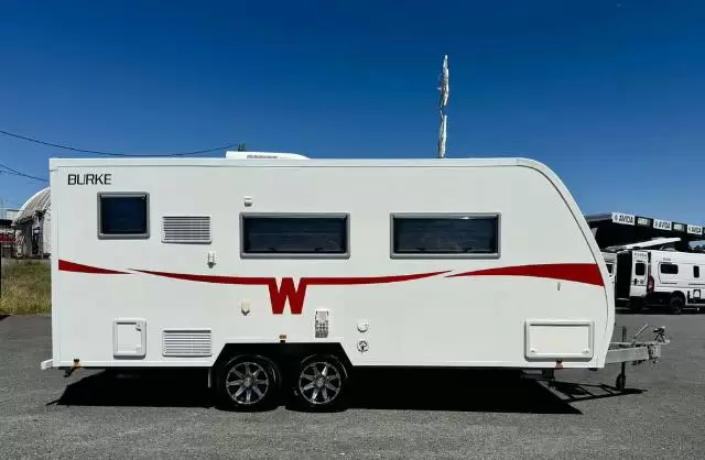 USED 2016 WINNEBAGO BURKE 580B
