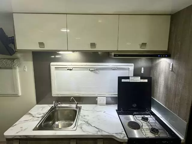 USED 2016 WINNEBAGO BURKE 580B