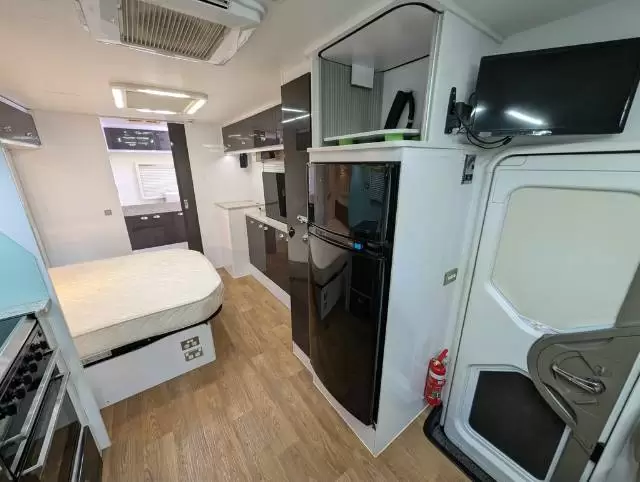 USED 2016 AVAN INFINITY 609