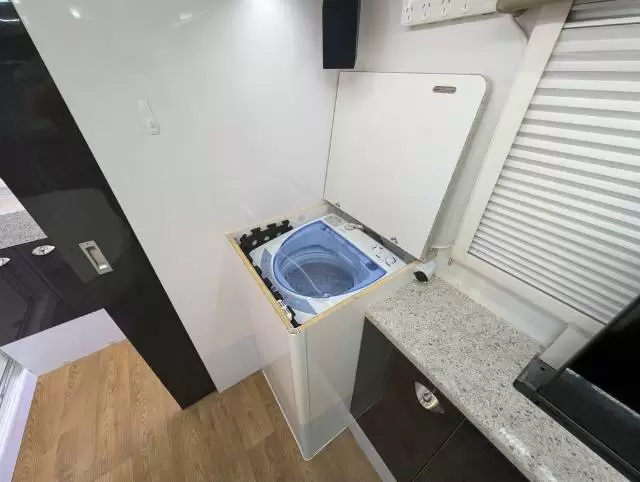 USED 2016 AVAN INFINITY 609