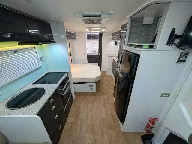 USED 2016 AVAN INFINITY 609