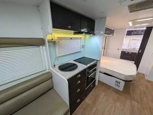USED 2016 AVAN INFINITY 609