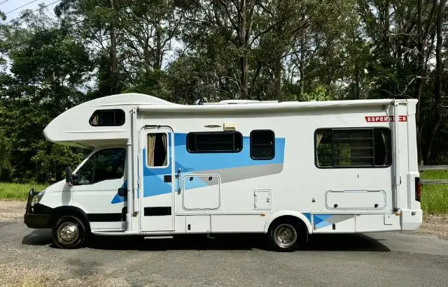 USED 2013 AVIDA ESPERANCE C7964SL SINGLE BEDS