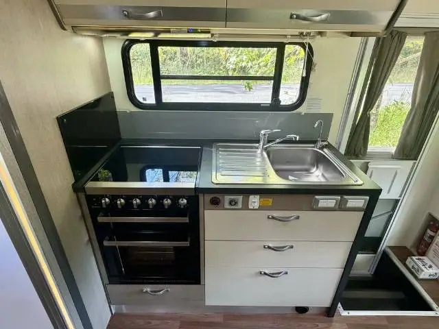 USED 2013 AVIDA ESPERANCE C7964SL SINGLE BEDS