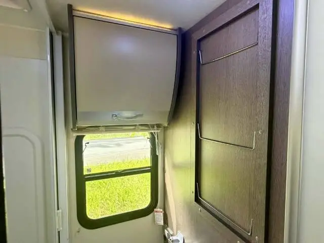 USED 2013 AVIDA ESPERANCE C7964SL SINGLE BEDS