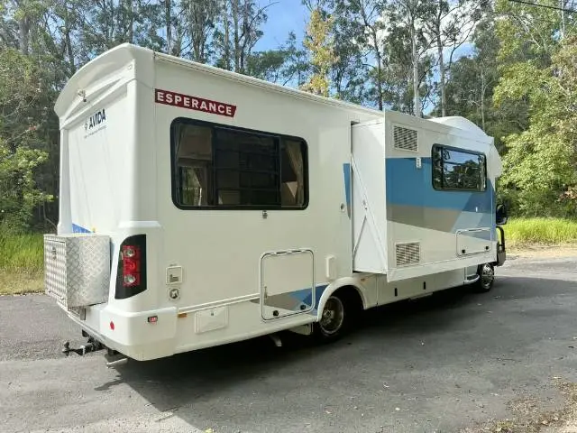 USED 2013 AVIDA ESPERANCE C7964SL SINGLE BEDS