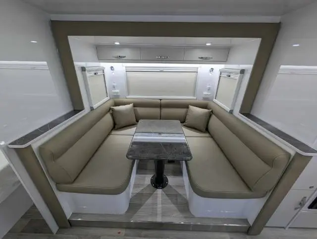 https://media-caravea.syd1.digitaloceanspaces.com/caravans/6EC18014/image-9.webp?q=VUqWsIjTPa
