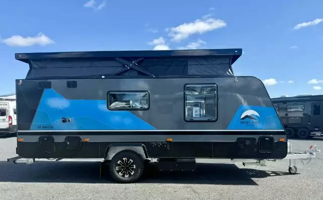 https://media-caravea.syd1.digitaloceanspaces.com/caravans/6EC18097/image-3.webp?q=RQyzGlsJaW