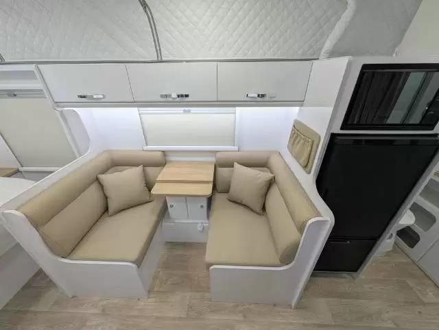 https://media-caravea.syd1.digitaloceanspaces.com/caravans/6EC18097/image-9.webp?q=7elw9gWWFL