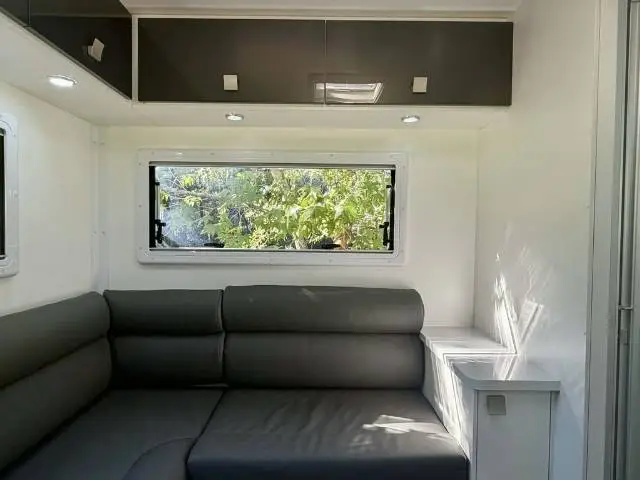 USED 2021 WINNEBAGO BURLEIGH