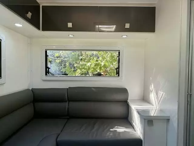USED 2021 WINNEBAGO BURLEIGH