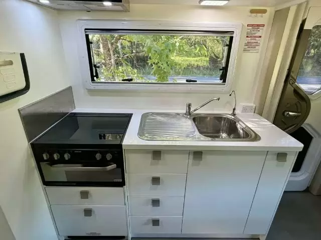 USED 2021 WINNEBAGO BURLEIGH