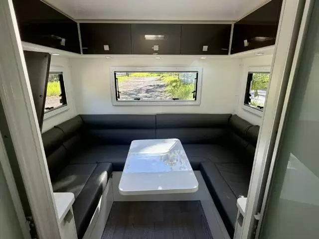USED 2021 WINNEBAGO BURLEIGH