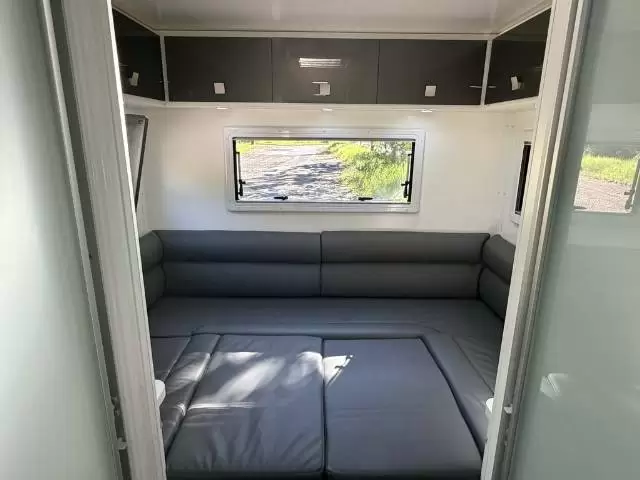 USED 2021 WINNEBAGO BURLEIGH