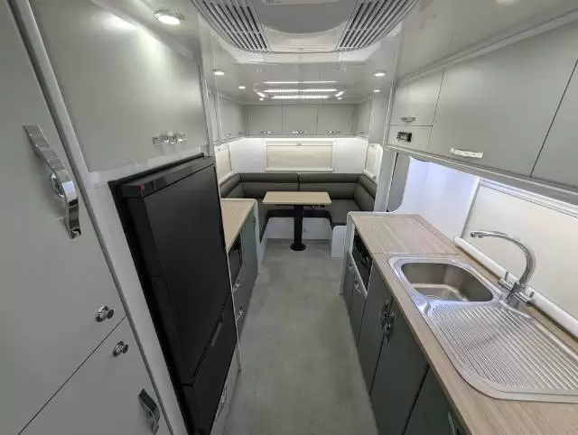 https://media-caravea.syd1.digitaloceanspaces.com/caravans/6EC18247/image-7.webp?q=JNCw1SMc4d