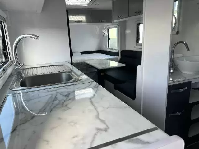 https://media-caravea.syd1.digitaloceanspaces.com/caravans/6EC18570/image-9.webp?q=TwWEurJyfE