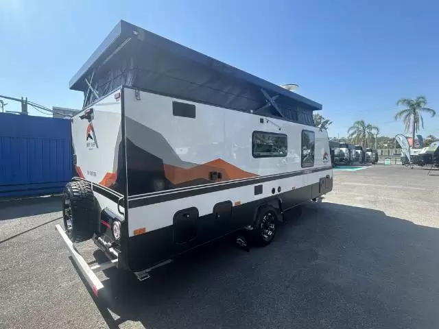 https://media-caravea.syd1.digitaloceanspaces.com/caravans/6EC18572/image-5.webp?q=BAqpFmWAC2