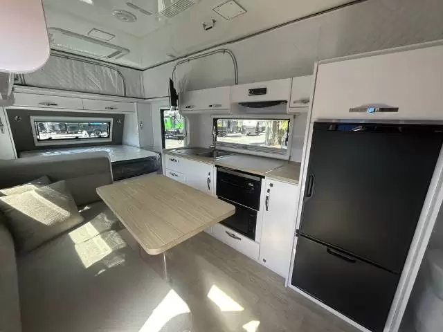https://media-caravea.syd1.digitaloceanspaces.com/caravans/6EC18572/image-9.webp?q=7KMY8Rgobg