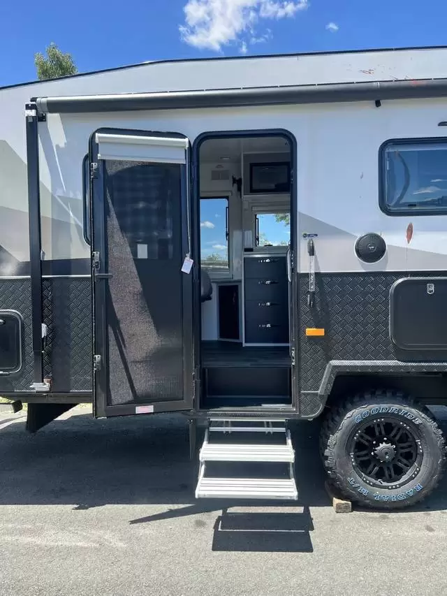 https://media-caravea.syd1.digitaloceanspaces.com/caravans/6EC18576/image-3.webp?q=mni7gdlPvo