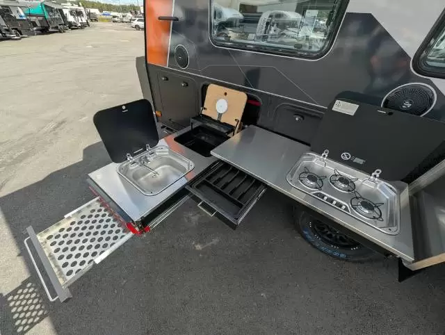 https://media-caravea.syd1.digitaloceanspaces.com/caravans/6EC18614/image-9.webp?q=auyo5fdiO4