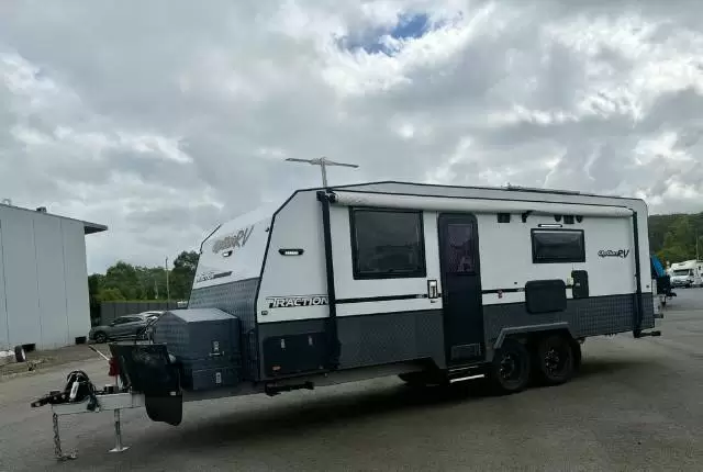 USED 2018 OPTION RV TRACTION