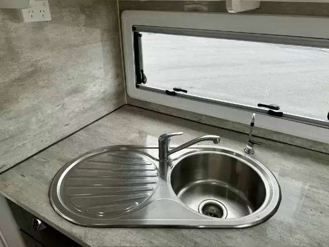 USED 2018 OPTION RV TRACTION