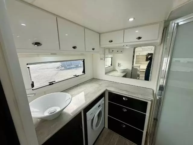 USED 2018 OPTION RV TRACTION