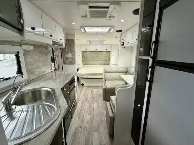 USED 2018 OPTION RV TRACTION