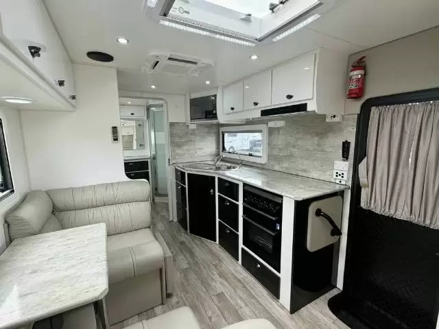 USED 2018 OPTION RV TRACTION