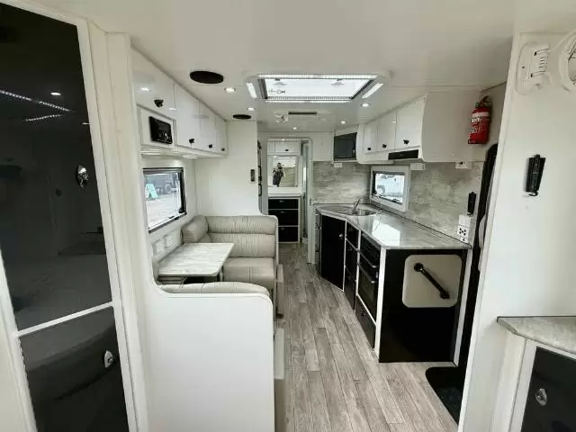 USED 2018 OPTION RV TRACTION