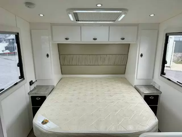 USED 2018 OPTION RV TRACTION