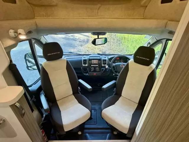 USED 2017 SUNLINER SWITCH 441