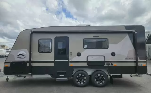 https://media-caravea.syd1.digitaloceanspaces.com/caravans/6EC18905/image-1.webp?q=8PiMImCmJ5