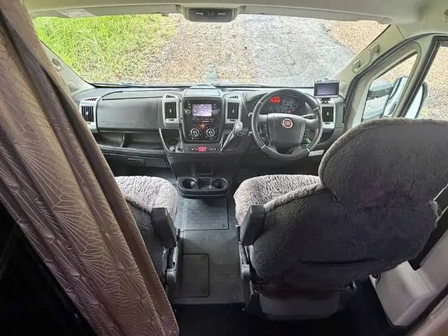https://media-caravea.syd1.digitaloceanspaces.com/caravans/6EC18919/image-7.webp?q=PVYh4YoJXW