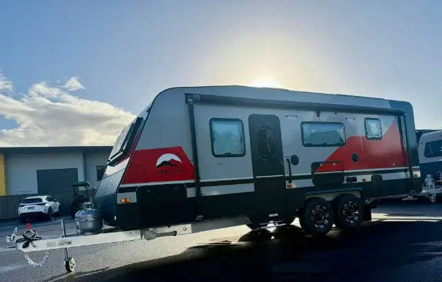 https://media-caravea.syd1.digitaloceanspaces.com/caravans/6EC19327/image-4.webp?q=ttRKr1SM2G