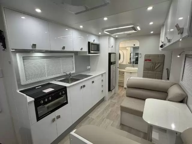 USED 2021 NEW AGE CARAVANS MANTA RAY MR19ERS2