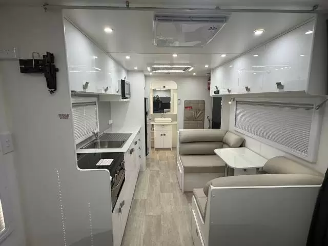 USED 2021 NEW AGE CARAVANS MANTA RAY MR19ERS2