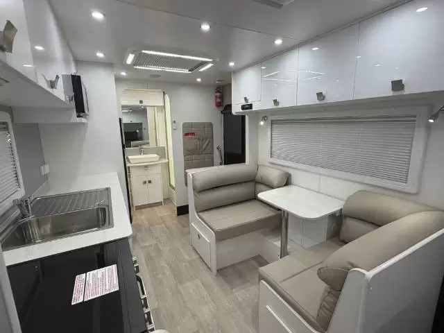 USED 2021 NEW AGE CARAVANS MANTA RAY MR19ERS2