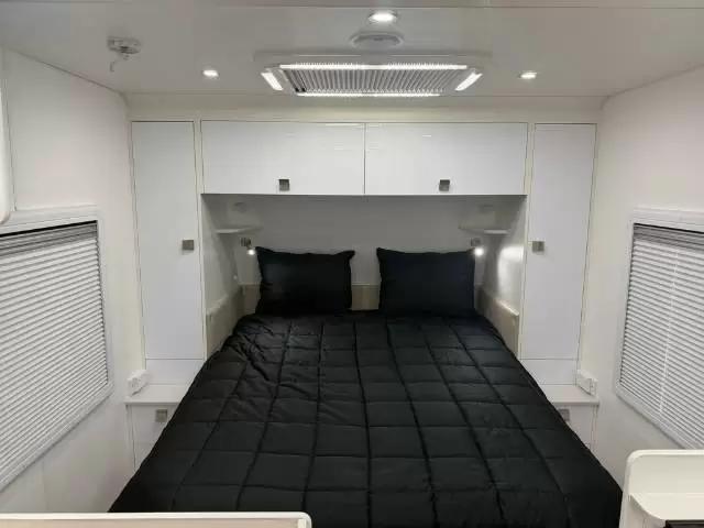 USED 2021 NEW AGE CARAVANS MANTA RAY MR19ERS2